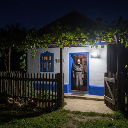 Lampă Solară 8 COB LED cu Senzor de Mișcare și Telecomandă