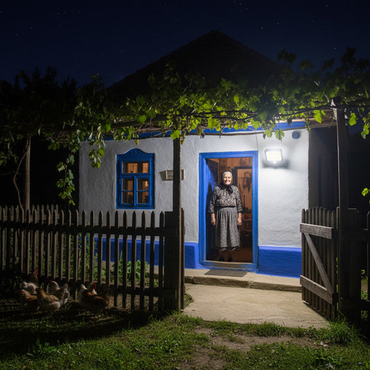 Lampă Solară 8 COB LED cu Senzor de Mișcare și Telecomandă